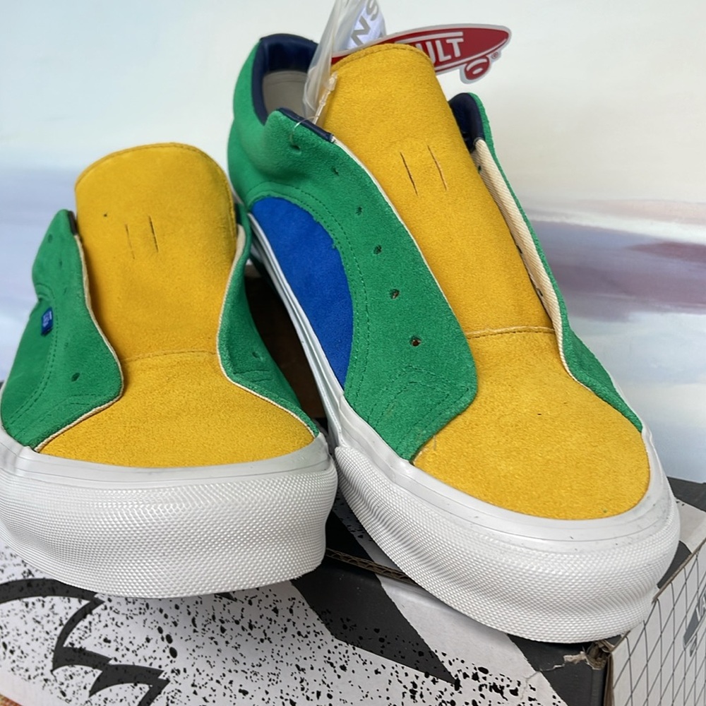 Vans Men’s 0g Lampin Lx
Off The Wall Green/Yellow
VN0A7Q4U021
Sneakers - Picture 6 of 16